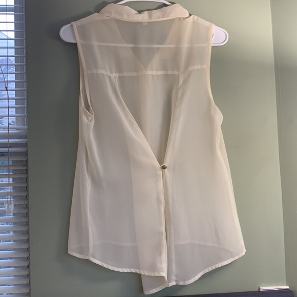 White see through sleeveless blouse - Picture 3 of 5